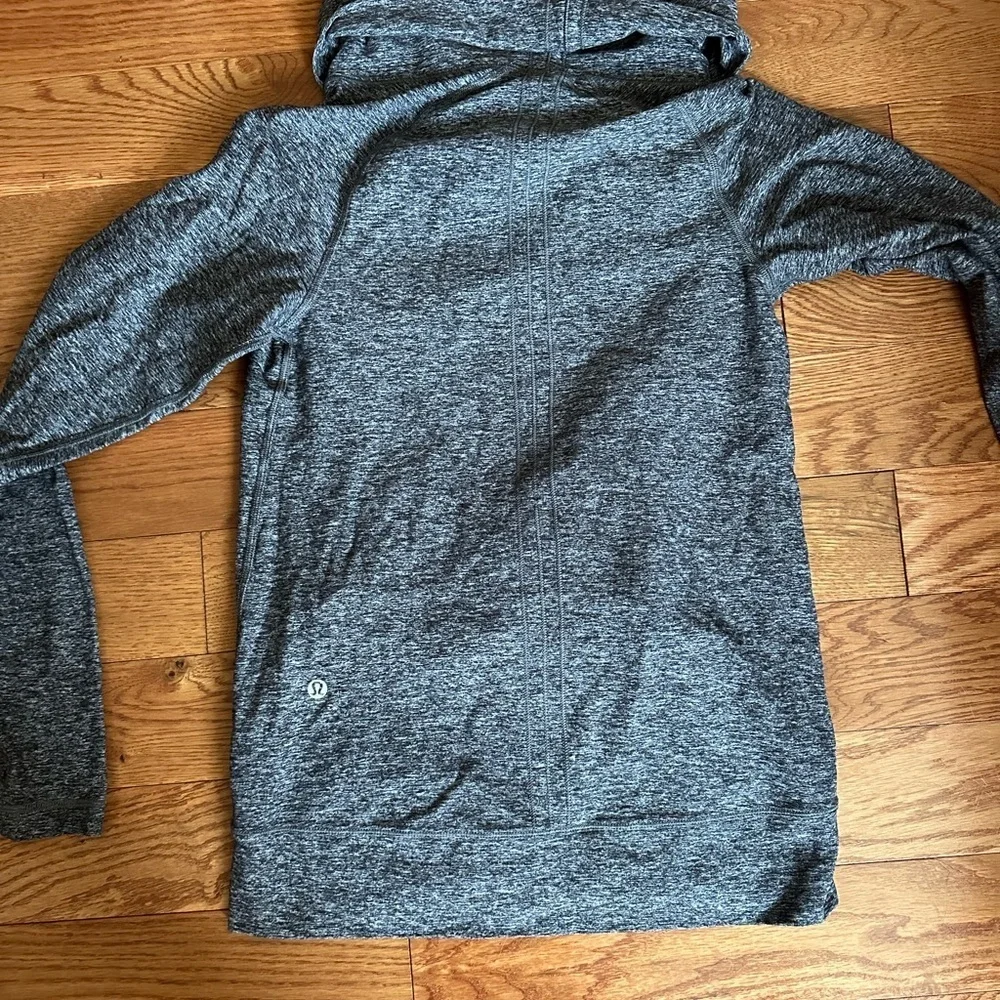 Lululemon Athletica Charcoal Long Sleeve Top